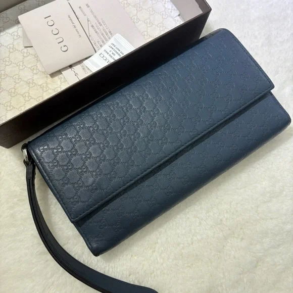 Authentic Gucci Navy Leather Wristlet - Picture 14 of 16